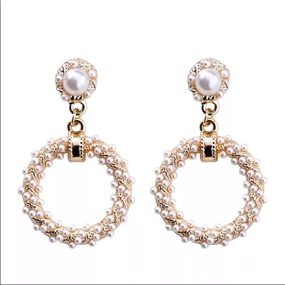 Twist Ring Pearl Earrings - Picture 4 of 5